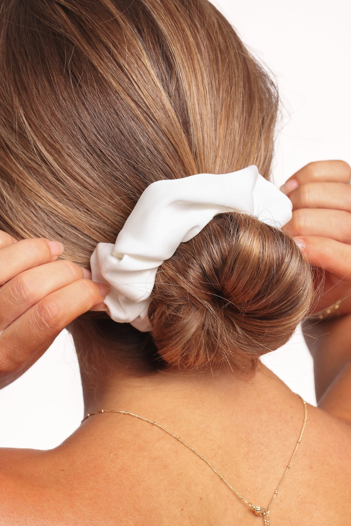 Theodora Scrunchie - White