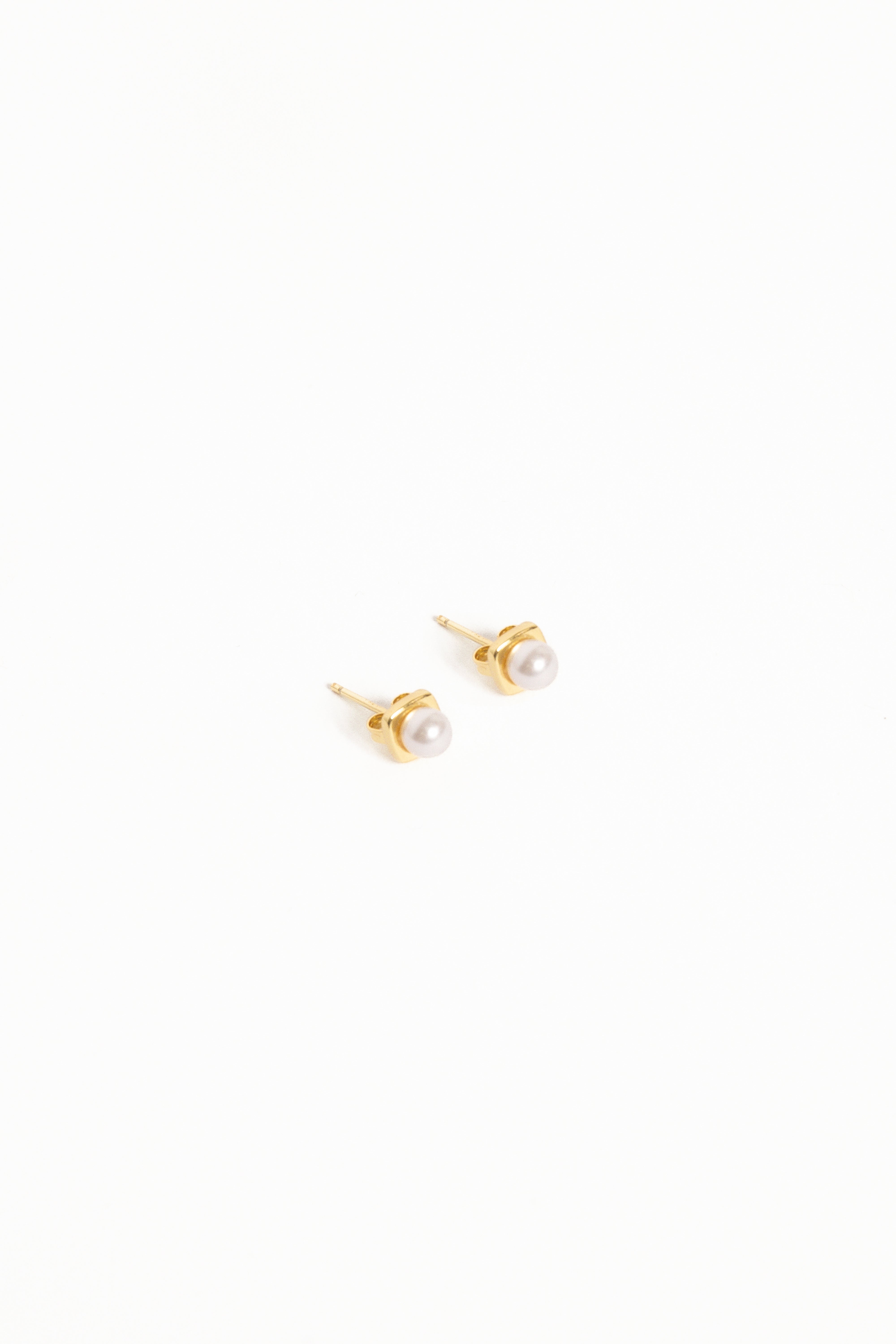 Helene Stud Earrings - Gold/Pearl