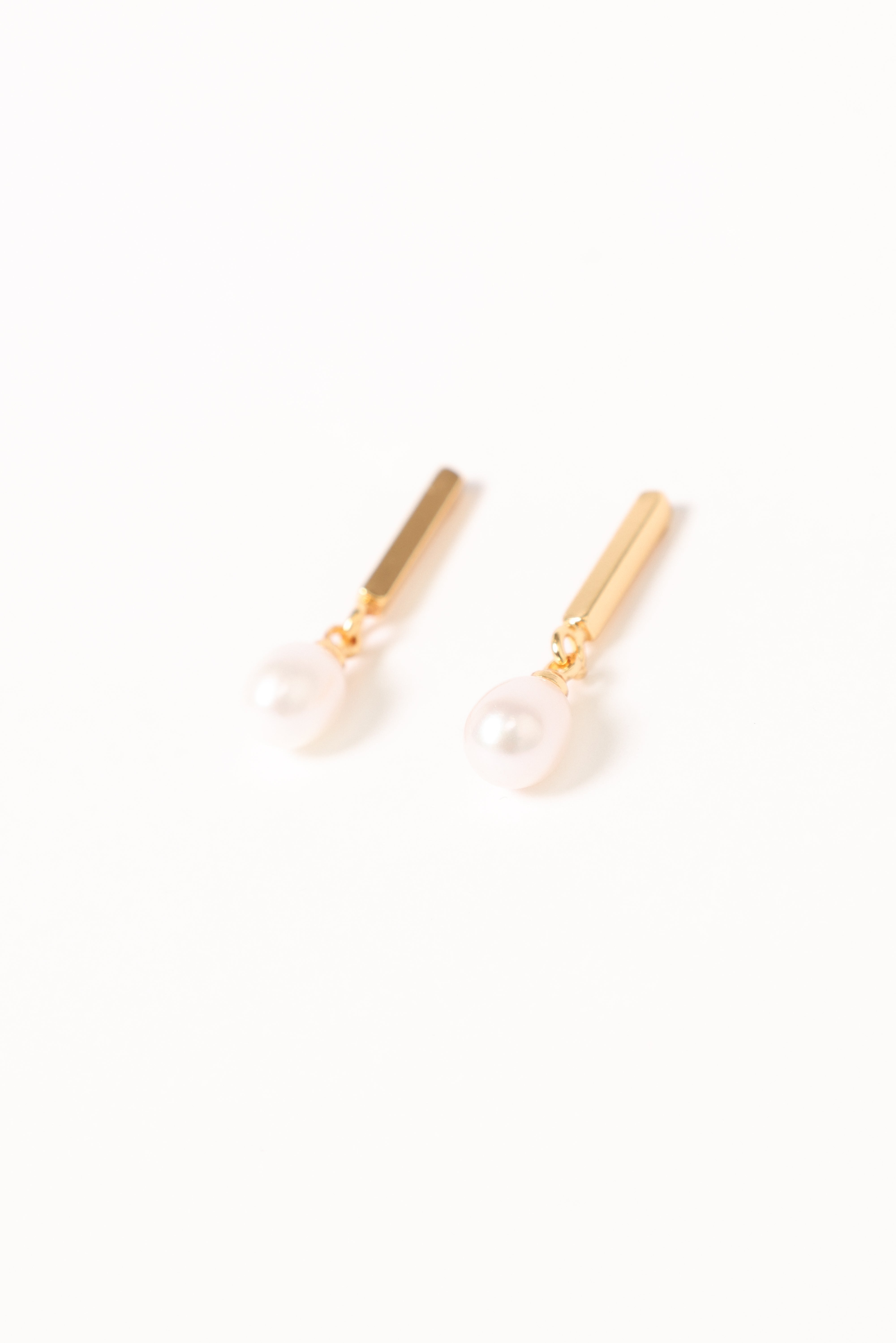 Calista Earrings - Gold/Pearl