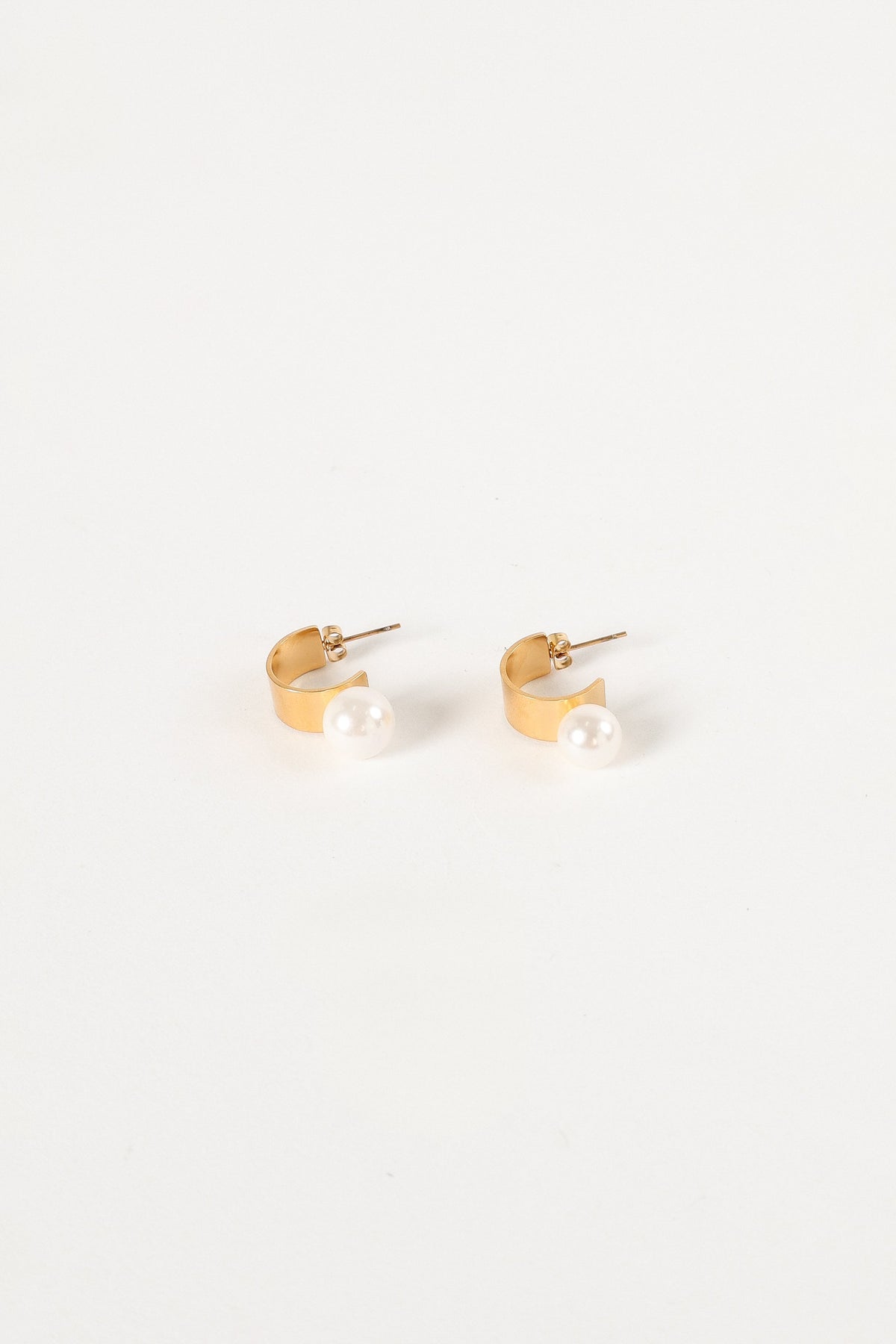 Callie Pearl Hoop Earrings - Gold