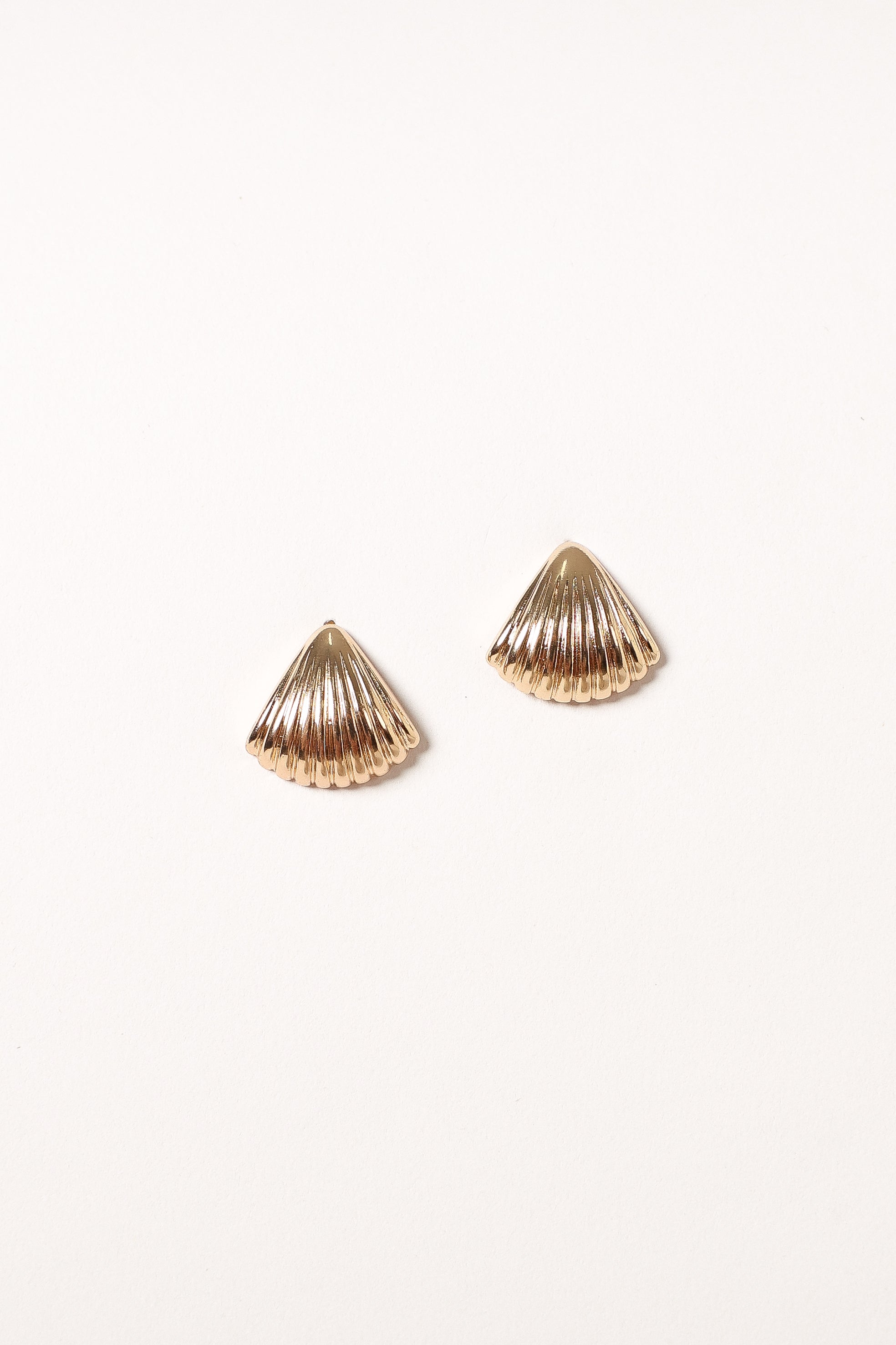 Shell Shaped Earrings - Gold