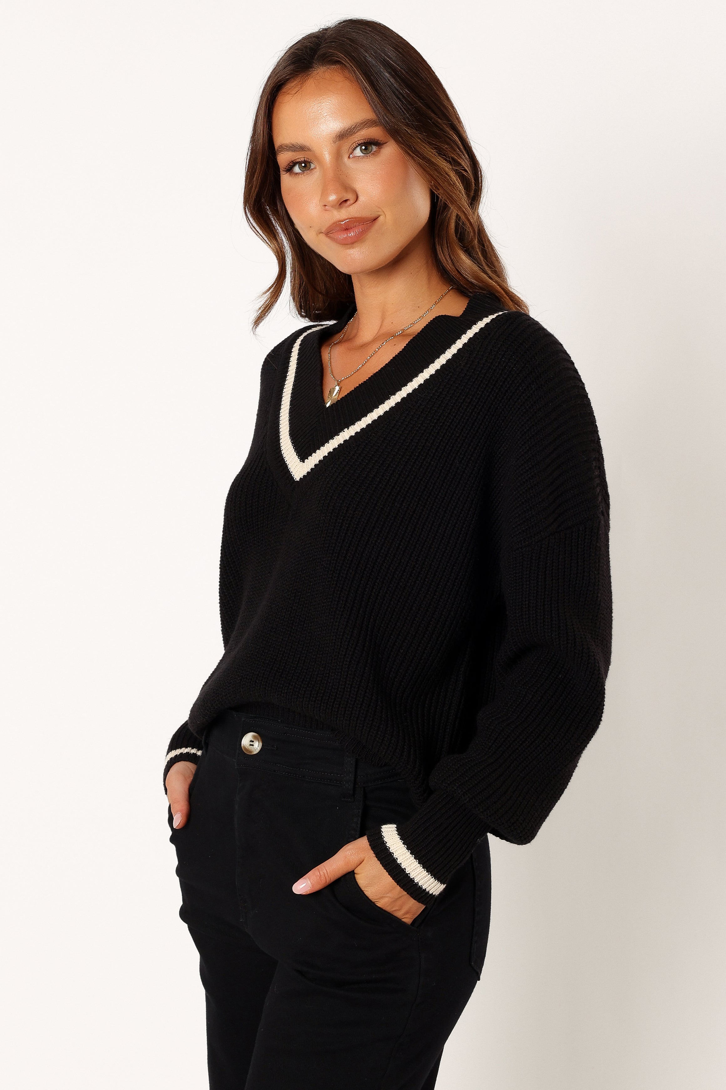 Dominique Contrast Vneck Knit Sweater - Black/Cream